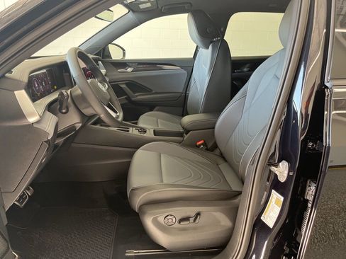 New 2026 Volkswagen Tiguan SE R-Line AWD/4WD image 13