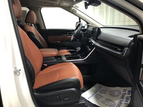 Certified 2024 Kia Carnival SX Prestige image 13