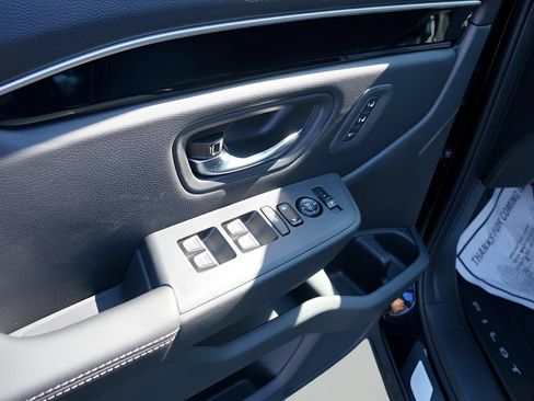 Used 2025 Honda Pilot EX-L image 10