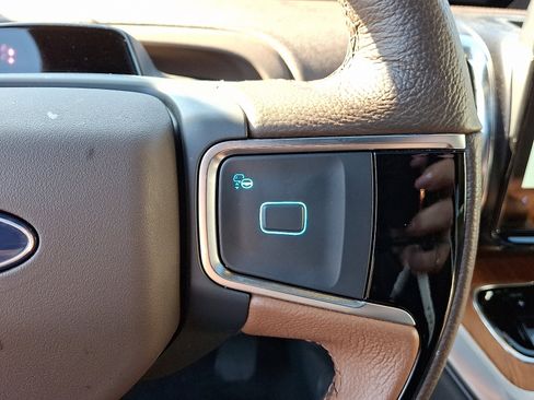 Used 2025 Ford Expedition King Ranch image 24