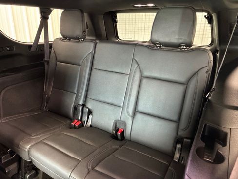 Used 2024 Chevrolet Suburban Z71 w/ Luxury Package AWD/4WD image 16