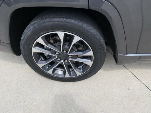 Used 2022 Jeep Grand Cherokee L Overland w/ Luxury Tech Group IV image 3