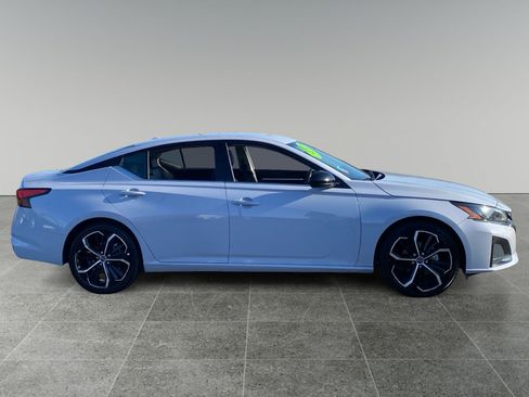 Used 2024 Nissan Altima 2.5 SR FWD image 6