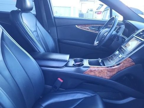Used 2018 Lincoln MKX Select w/ Select Plus Package AWD/4WD image 29