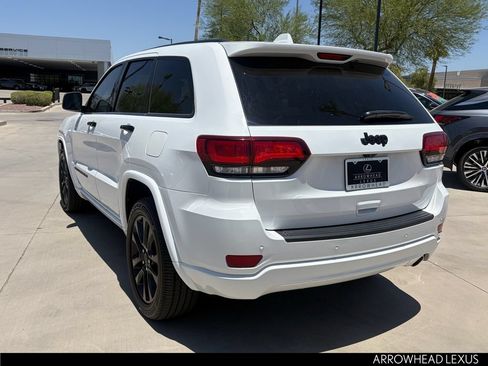 Used 2022 Jeep Grand Cherokee Laredo X RWD image 4