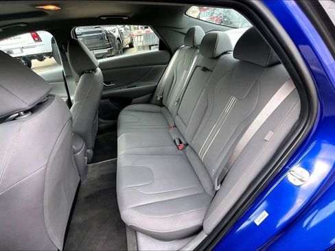 Used 2025 Hyundai Elantra SEL image 22