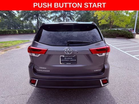Used 2018 Toyota Highlander Limited Platinum FWD image 6
