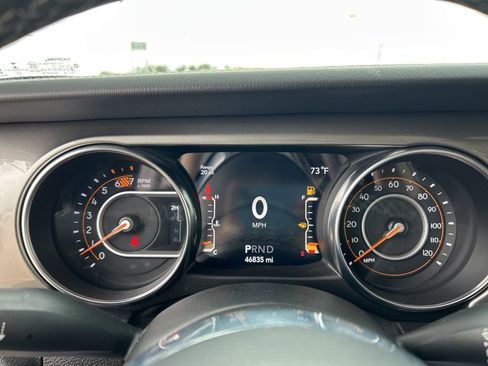 Used 2023 Jeep Wrangler Unlimited Sahara w/ Cold Weather Group AWD/4WD image 17