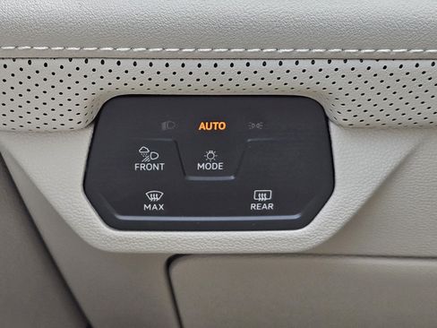 Used 2024 Volkswagen Atlas SE FWD image 14
