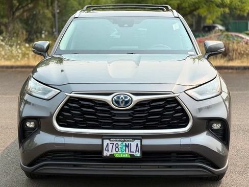 Used 2020 Toyota Highlander XLE AWD/4WD image 8