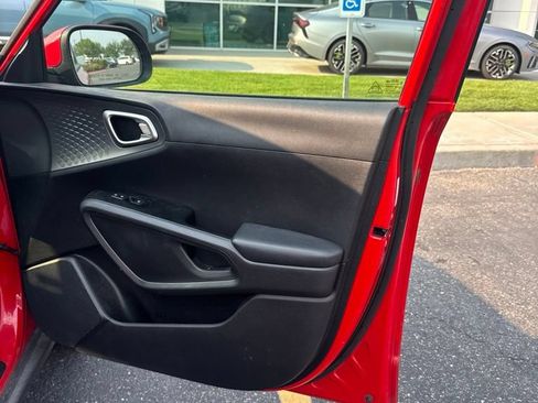 Used 2020 Kia Soul S FWD image 3