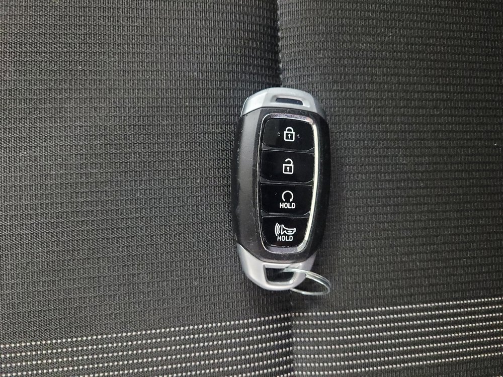 Used 2025 Hyundai Venue SEL FWD image 32