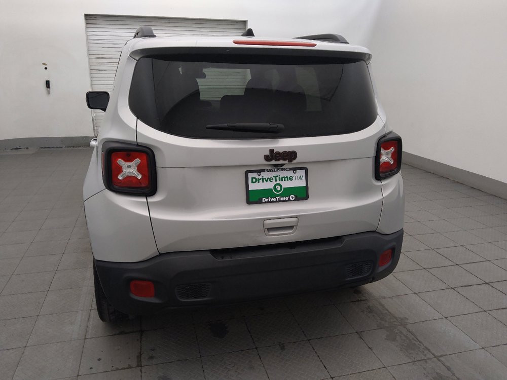 Used 2020 Jeep Renegade Latitude FWD image 6