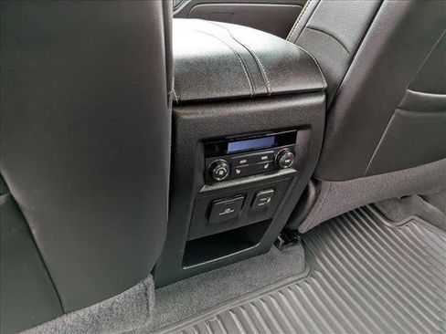 Used 2023 Chevrolet Traverse Premier image 16