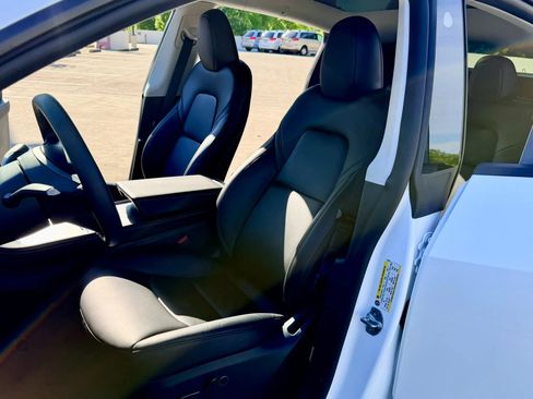 Used 2025 Tesla Model Y Long Range AWD/4WD image 21