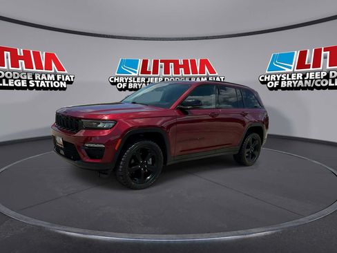 Used 2023 Jeep Grand Cherokee Limited w/ Luxury Tech Group II AWD/4WD image 4