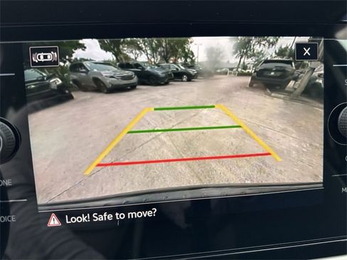 Used 2025 Volkswagen Taos SE image 17