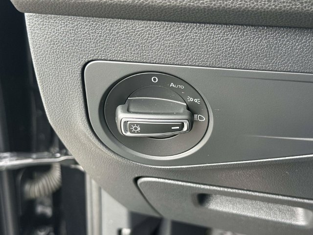 Used 2024 Volkswagen Tiguan SE AWD/4WD image 12