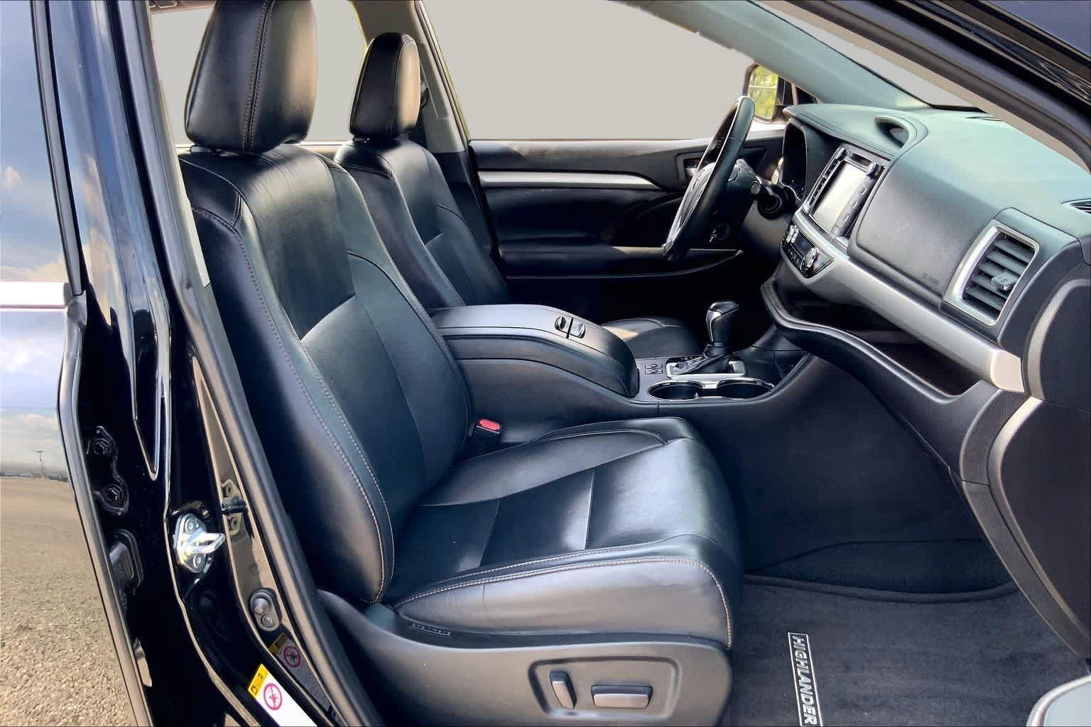 Used 2019 Toyota Highlander XLE AWD/4WD image 9