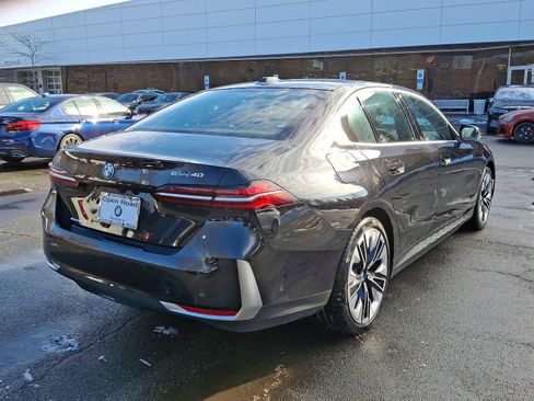 Used 2024 BMW i5 eDrive40i w/ Premium Package image 6