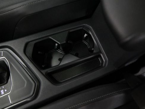 Used 2020 Volkswagen Tiguan SE FWD image 27