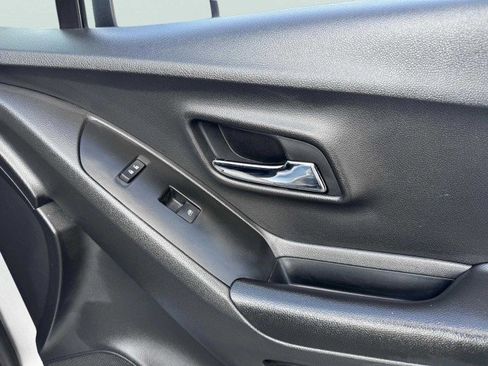 Used 2021 Chevrolet Trax LT w/ Driver Confidence Package image 49