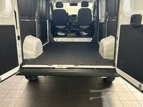 Used 2025 RAM ProMaster 2500 w/ Convenience Group FWD image 3