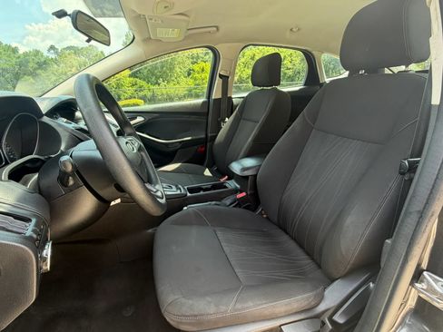 Used 2017 Ford Focus SE FWD image 14