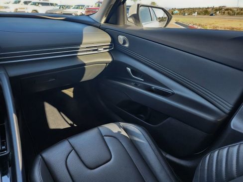 Certified 2024 Hyundai Elantra Limited image 24