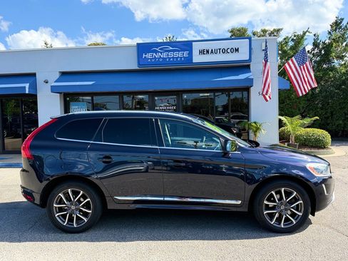 Used 2017 Volvo XC60 T6 Dynamic w/ Preferred Option Package AWD/4WD image 4