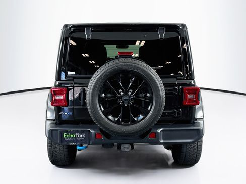 Used 2023 Jeep Wrangler Unlimited Sahara w/ Cold Weather Group AWD/4WD image 7
