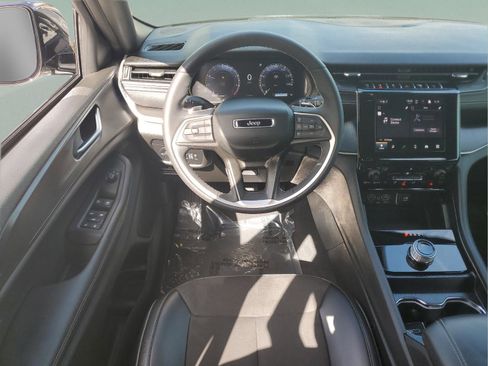 Certified 2024 Jeep Grand Cherokee Altitude image 13