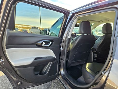 Used 2022 Jeep Compass Limited image 24