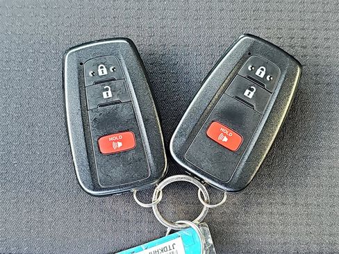 Used 2022 Toyota Prius L Eco image 37