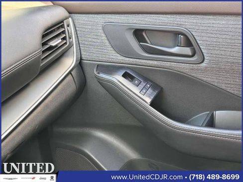 Used 2021 Nissan Rogue S image 25