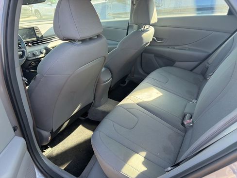 Used 2023 Hyundai Elantra SE image 9