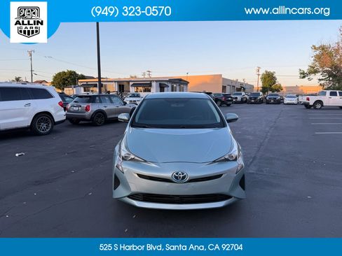 Used 2016 Toyota Prius Two FWD image 2
