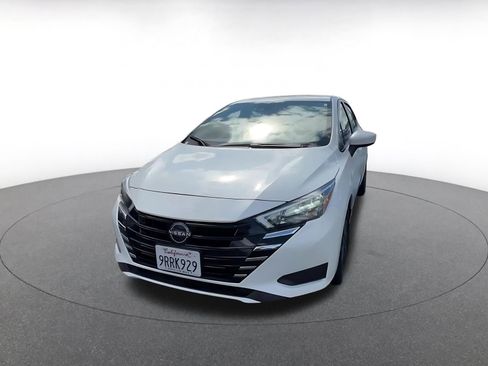 Used 2025 Nissan Versa SV image 7