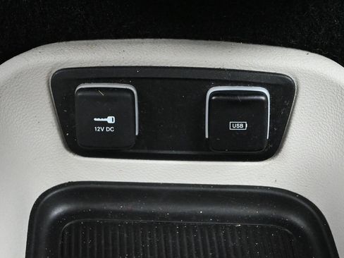 Used 2018 Chrysler Pacifica Limited w/ Advanced Safetytec Group FWD image 19