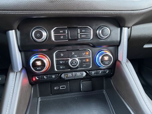 Used 2022 GMC Yukon SLT w/ SLT Luxury Package image 19