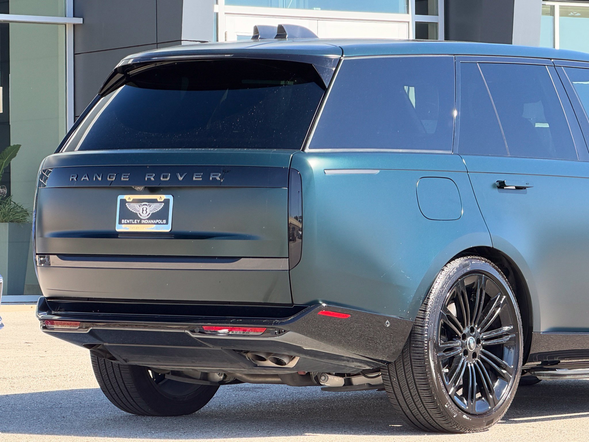 Used 2025 Land Rover Range Rover SE AWD/4WD image 7