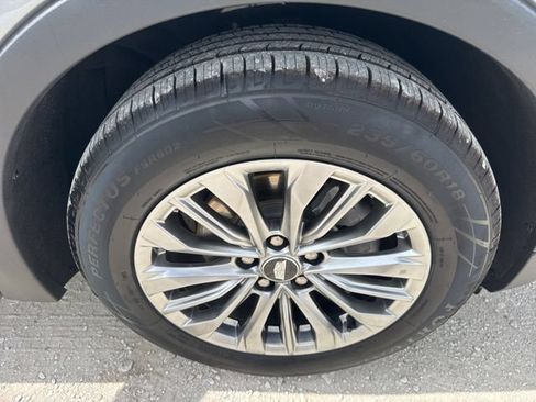 Used 2023 Cadillac XT4 Premium Luxury FWD image 29