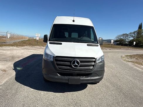 Used 2021 Mercedes-Benz Sprinter 2500 image 8
