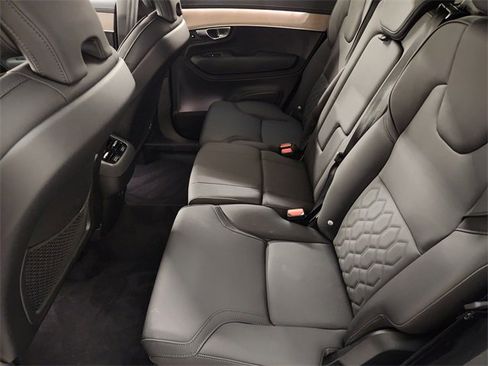 Used 2025 Volvo XC90 B5 Plus image 30