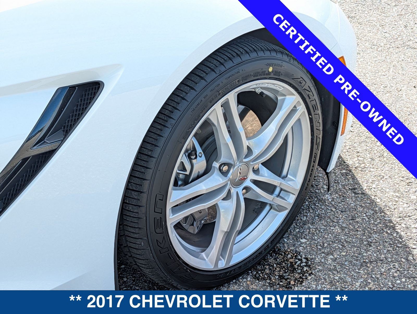 Used 2017 Chevrolet Corvette Stingray Coupe w/ 1LT RWD image 13