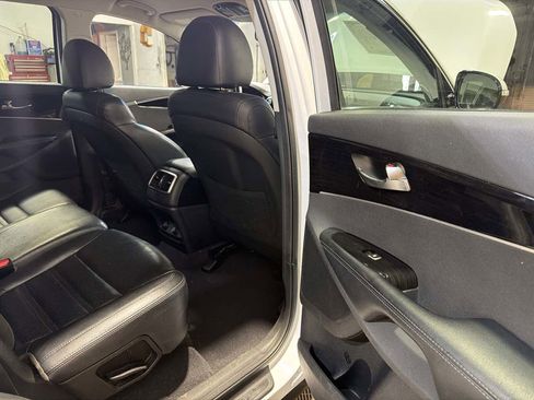 Used 2019 Kia Sorento EX image 25