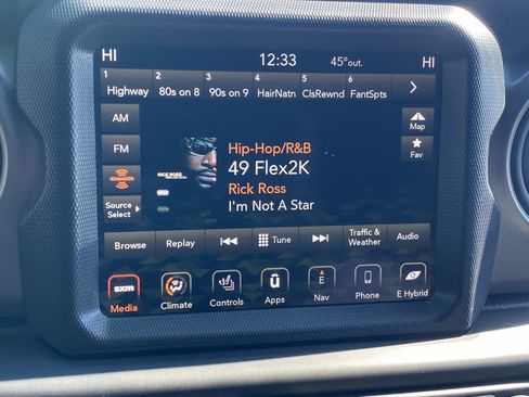 Used 2023 Jeep Wrangler Unlimited w/ Sun & Screen Package image 28