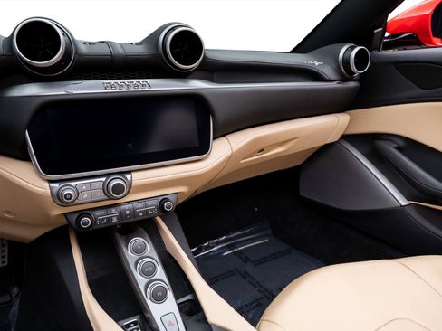 Used 2019 Ferrari Portofino Base image 40