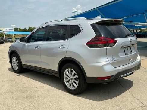 Used 2020 Nissan Rogue SV FWD image 4