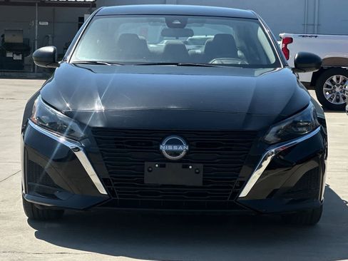 Used 2024 Nissan Altima 2.5 S FWD image 11